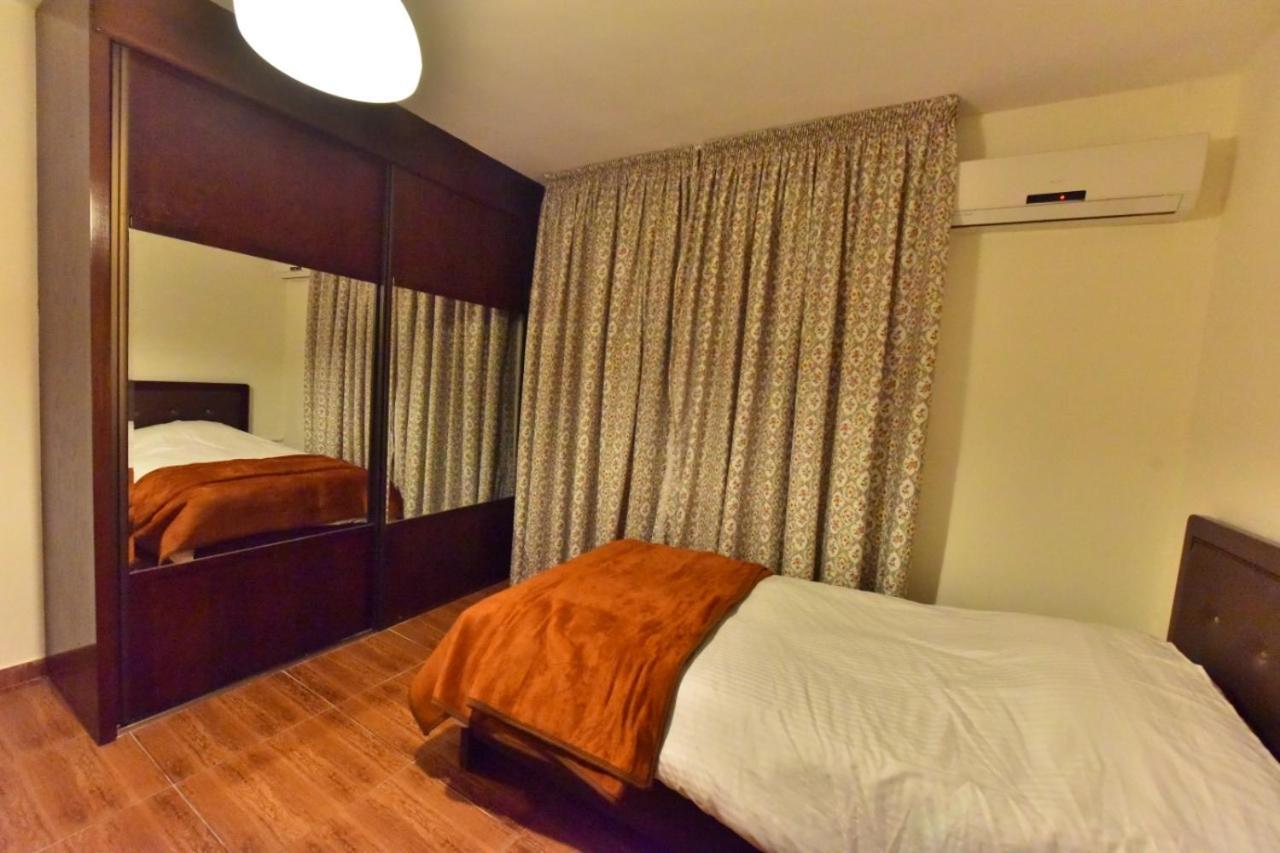 Al Farooq Hotel Apartments Amman Exteriör bild