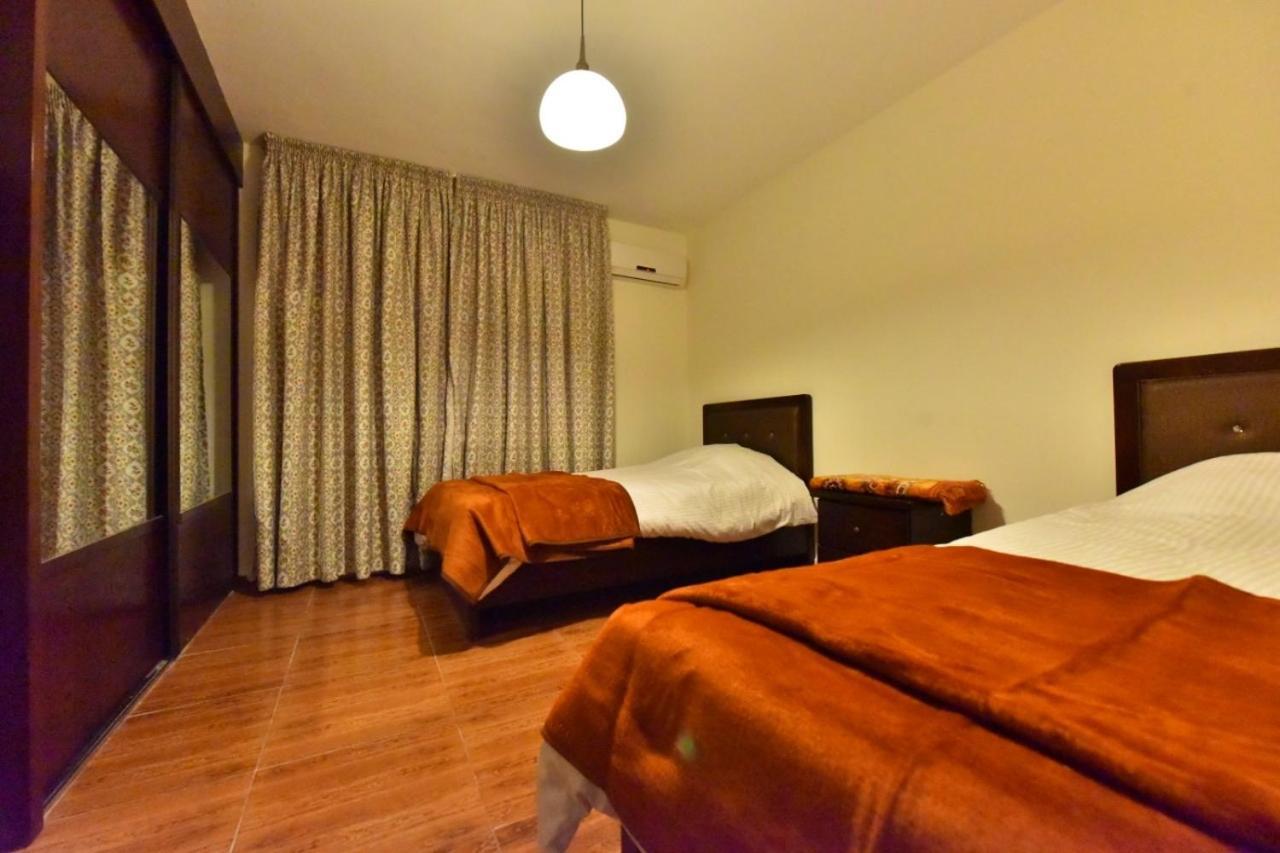 Al Farooq Hotel Apartments Amman Exteriör bild